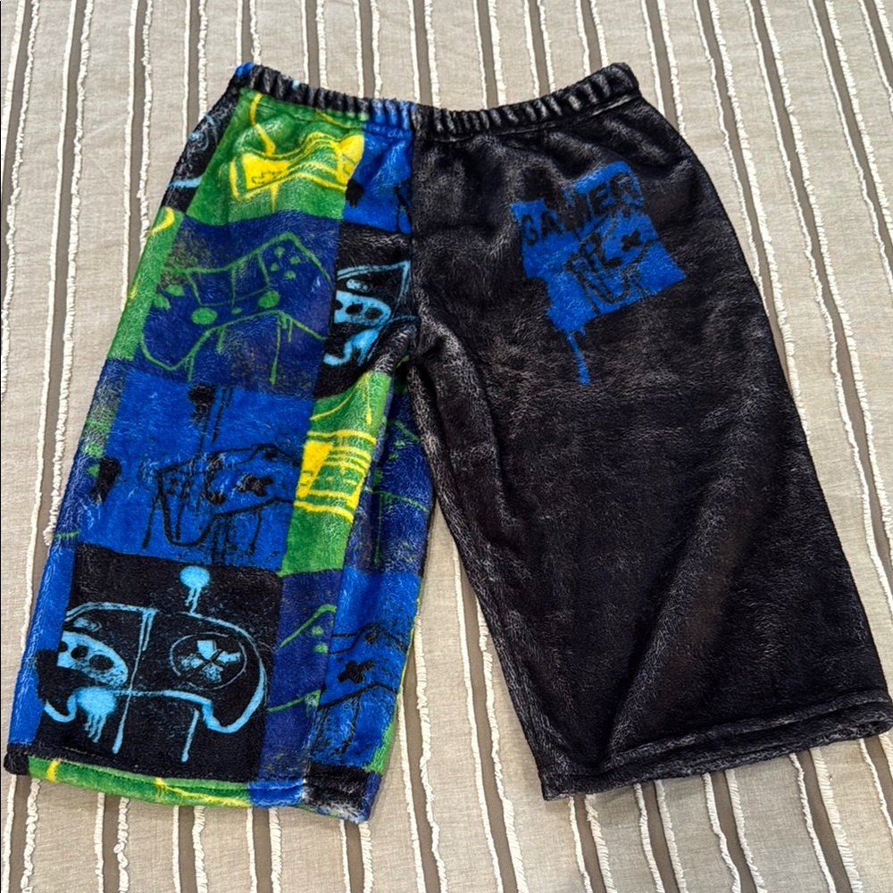 Penelope Wildberry SZ 14-16
Kids Pajamas with Gamer Print - Black and Blue